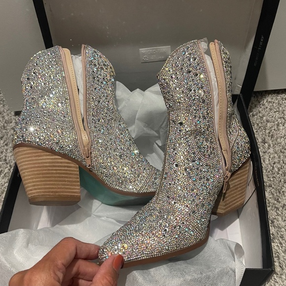Betsy Johnson Emory Booties silver iridescent - Picture 1 of 5